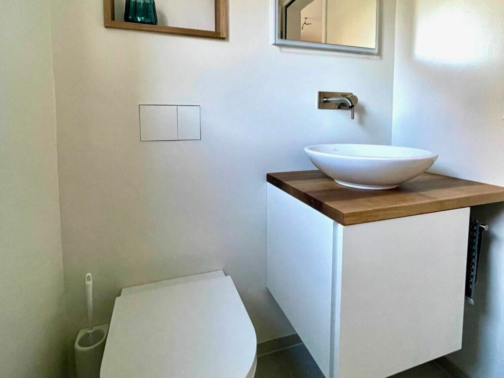 Ein ganzes Haus aus einer Hand: drei Nasszellen im gleichen Stil, Bild 1